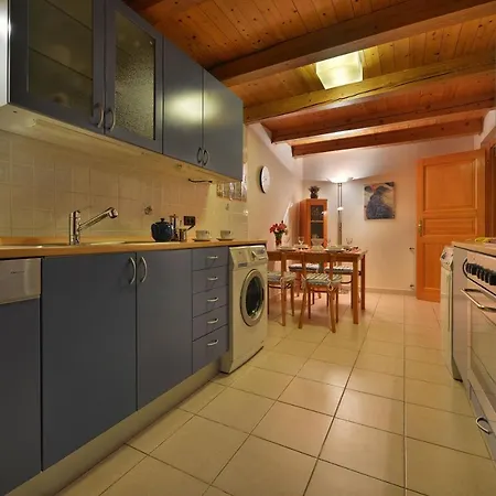 Old Town Tyn Apartman *