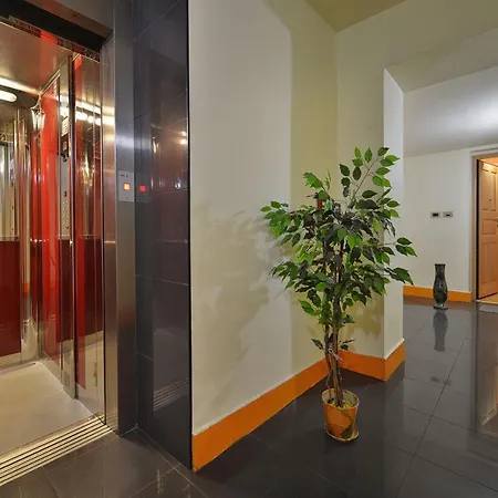 Old Town Tyn Apartman *